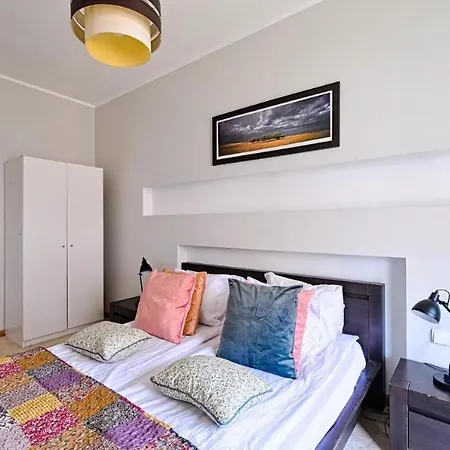 Urban Nest & Szafarnia 7 I 8 דירה